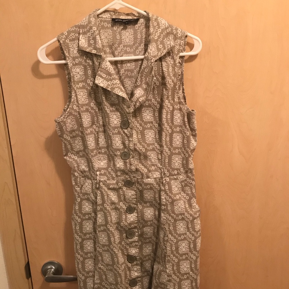 Women sleeveless button up dress with pockets!